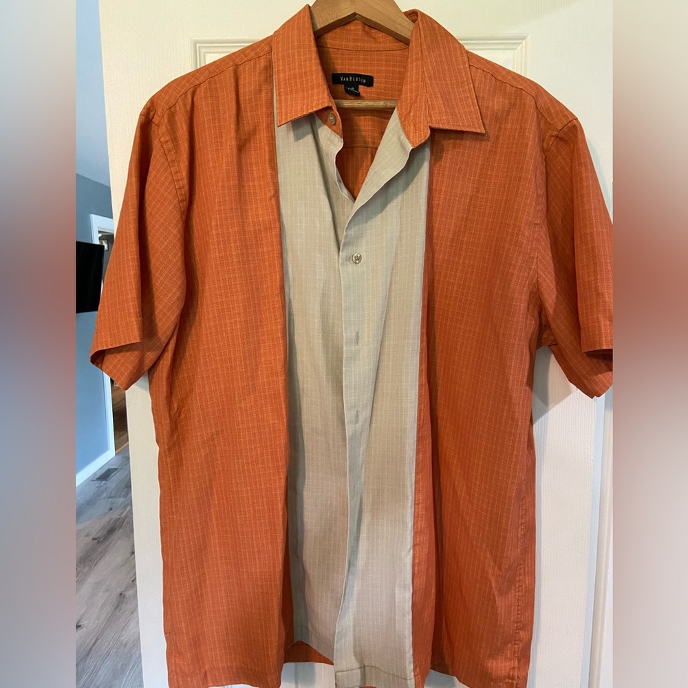 LG (16-16 1/2) VanHeusen- Men- short sleeve- Orange and White button up shirt